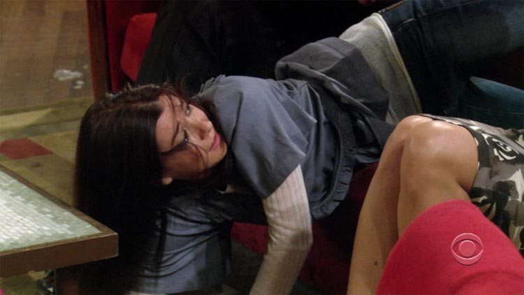 Alyson-hannigan-how-i-met-your-mother-sitcom-2x07-screencaps-gq-04