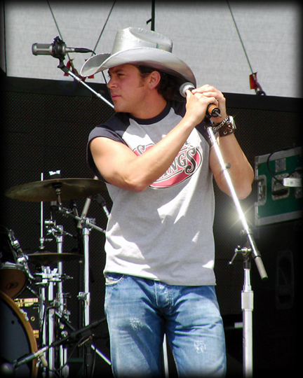 Christian_Kane_Mic