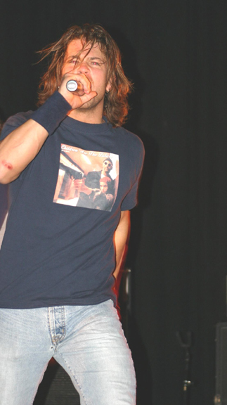 Christian_Kane_Singing_1