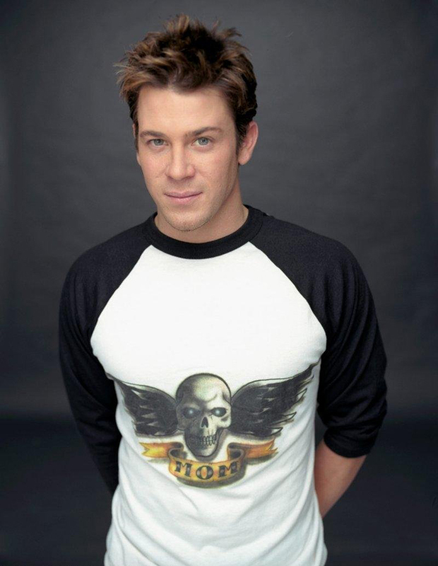 Christian_Kane_Skullshirt_1