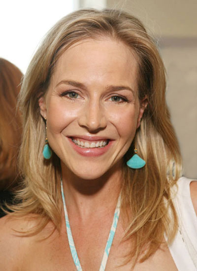 Julie_Benz