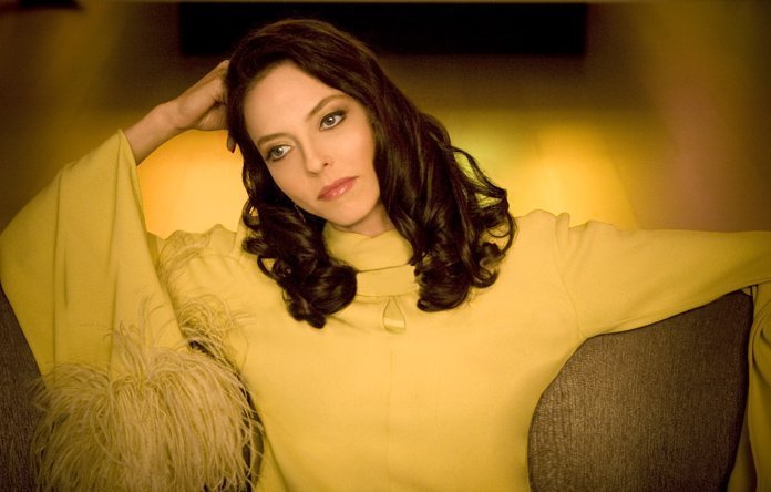 Juliet-juliet-landau-4607732-696-444